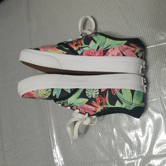 Vans - Picture 7 of 15